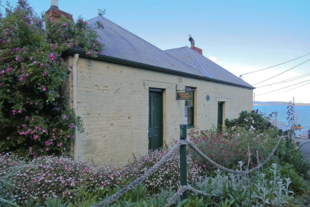 Mariners Cottages. Image Credit: Tourism Tasmania & Kathryn Leahy