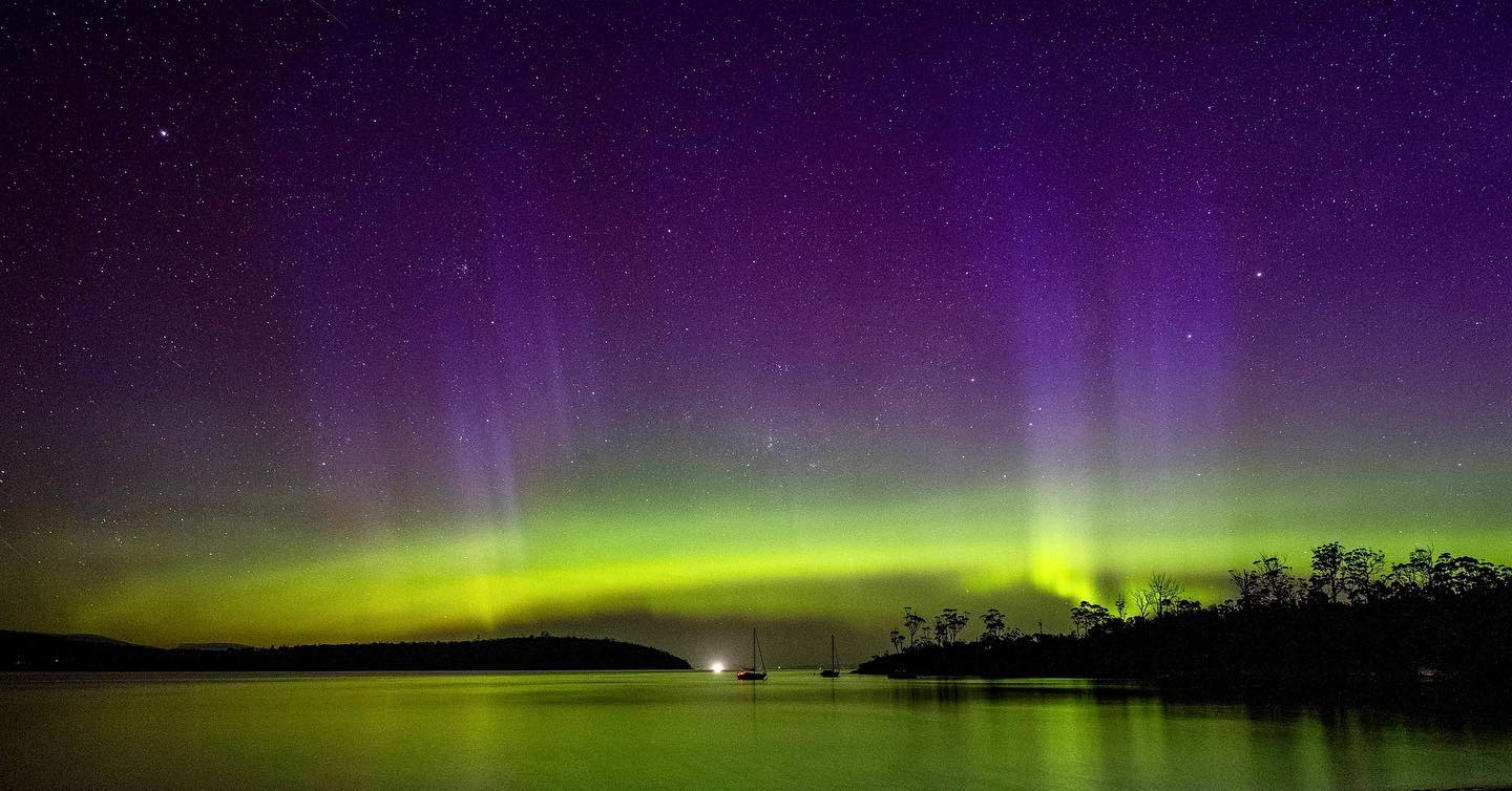 Tasmânia bomba na internet ao mostrar céu de luzes durante aurora austral –  Mais Brasília