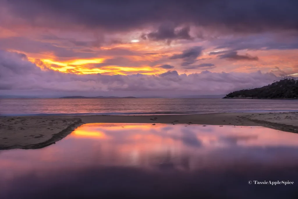 Seven Mile Beach Sunrise. Image Credit: Gill Dayton